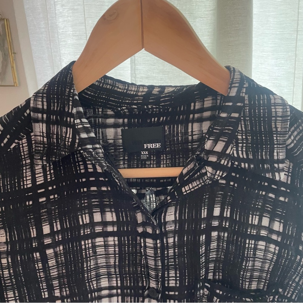 Aritzia Wilfred Free button down top